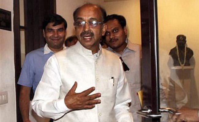 Former MP Vijay Goel's Phone Snatched Near Red Fort