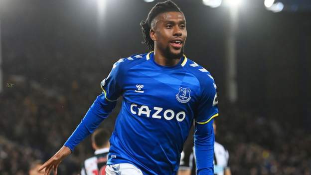 Everton 1-0 Newcastle United: Alex Iwobi's stoppage-time goal earns 10-man Toffees huge victory