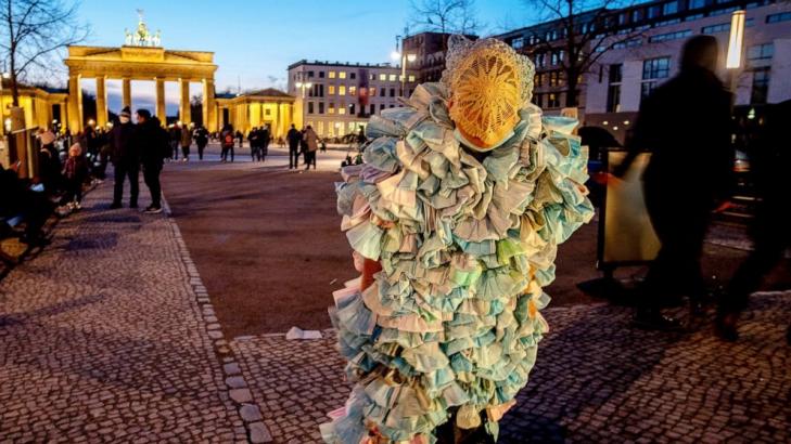 German lawmakers vote to abolish pandemic restrictions