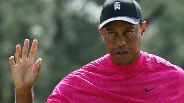Masters: Tiger Woods shoots one under as Cameron Smith takes early lead