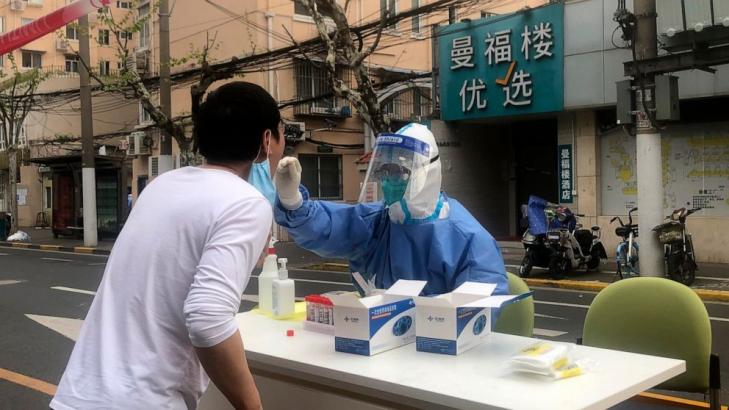 Shanghai discharges thousands of patients, boosts supplies