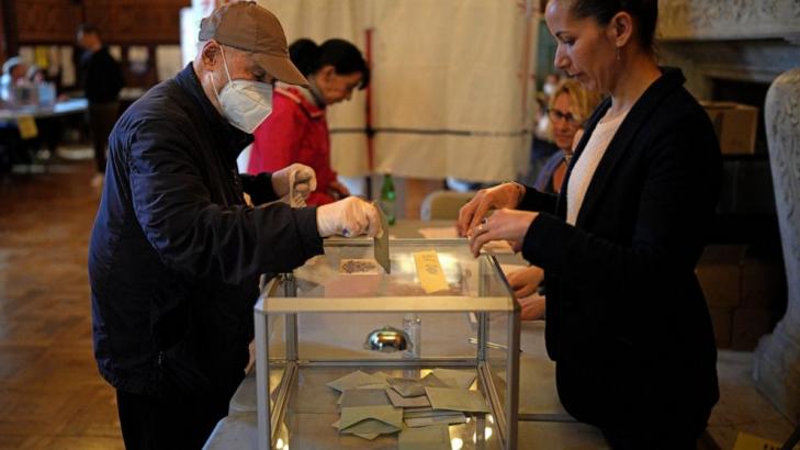 EXPLAINER: How France's old-school voting system works