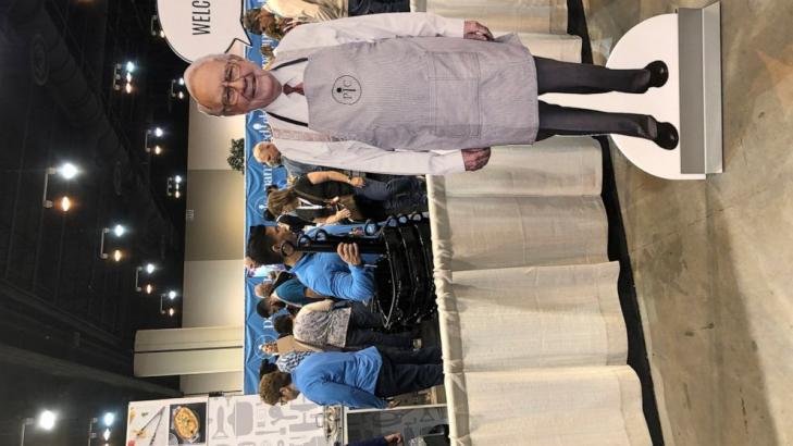 Thousands likely at Buffett's meeting but not all are happy