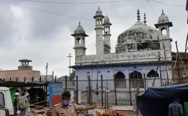 At Mosque Next To Varanasi's Kashi Vishwanath Temple, An Inspection Survey