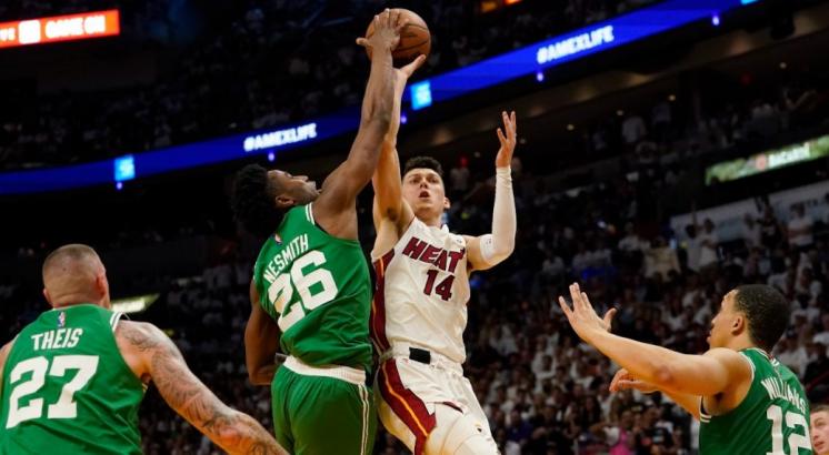 Butler scores 41 as Heat rally to beat Celtics in Game 1 of East Finals