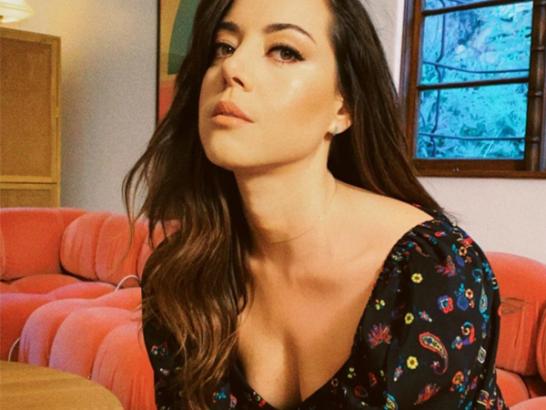 Aubrey Plaza is the weirdest, hottest, funniest celeb…(25 Photos)