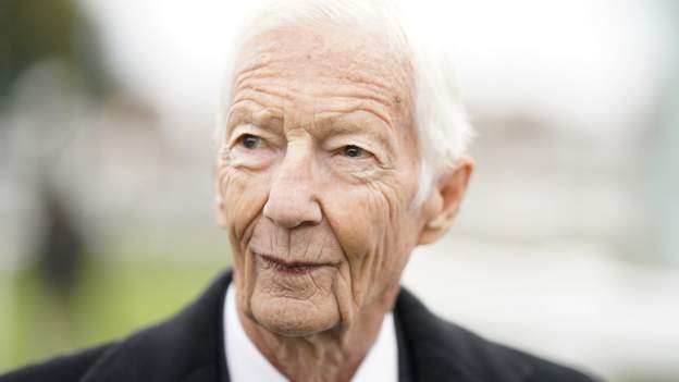 Lester Piggott: Record-breaking jockey dies aged 86