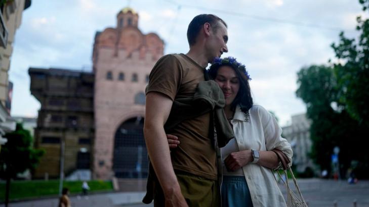 War isn't funny but humor helps Ukrainians cope with trauma