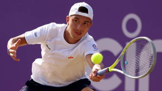 Queen's: Ryan Peniston's fine run ended by Filip Krajinovic in quarter-finals