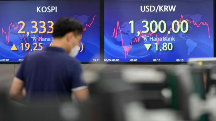 Asian shares gain as investors shrug off downbeat data