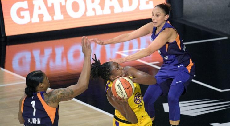 Ogwumike scores 23, Sparks beat Mercury for third straight win