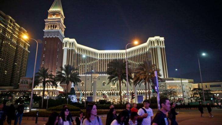 Macao to shutter casinos for a week in COVID-19 outbreak