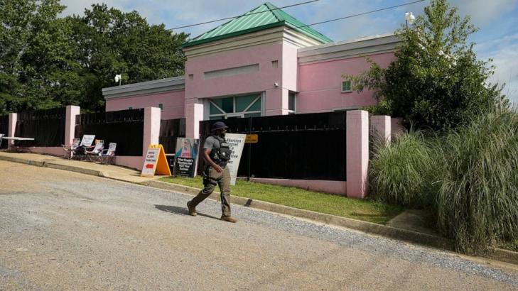 Owner: Mississippi abortion clinic is sold, won't reopen