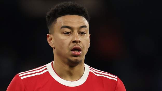 Jesse Lingard: Nottingham Forest sign former Manchester United midfielder