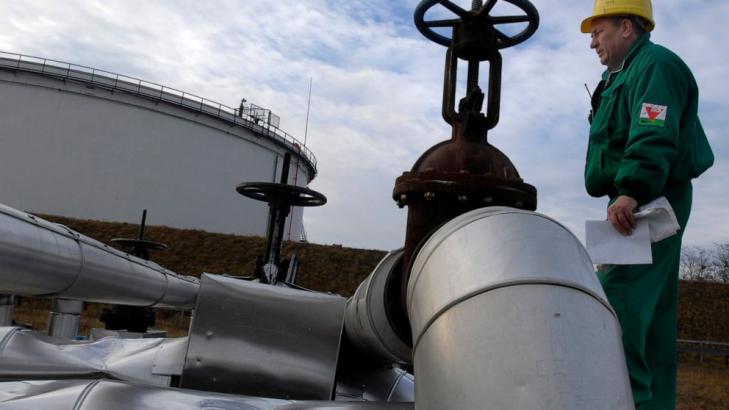 Oil shipments from Russia resume to Czechia