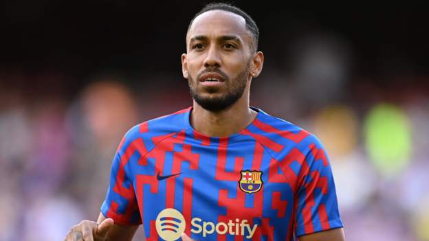 Pierre-Emerick Aubameyang: Chelsea agree deal for Barcelona striker, says Guillem Balague