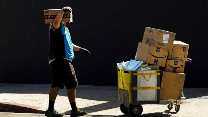 Amazon to raise average hourly pay by $1 to $19 in October