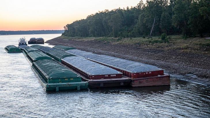 Barges grounded by low water halt Mississippi River traffic