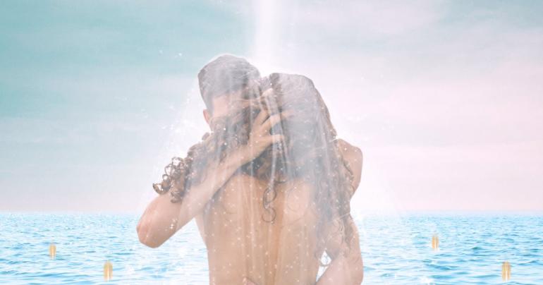 This Baño For the New Moon in Scorpio Can Help You Manifest Your Soulmate