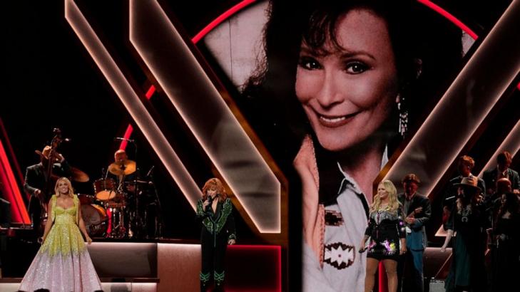 CMA Awards honor Loretta Lynn, 'Buy Dirt' wins song honor