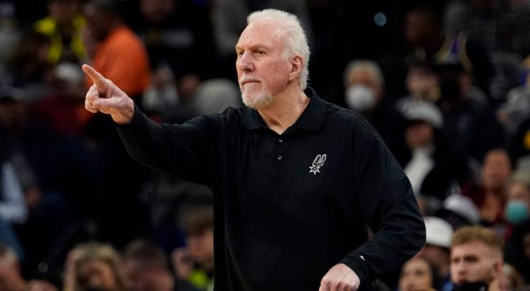 Spurs coach Gregg Popovich misses game vs. Lakers with illness 
