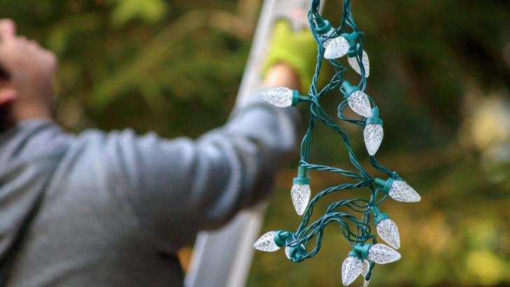 Make a DIY 'Drybox' to Protect Your Holiday Lights From the Elements