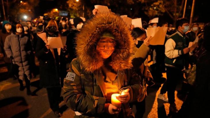 Police detain 4 in Guangzhou after COVID protests