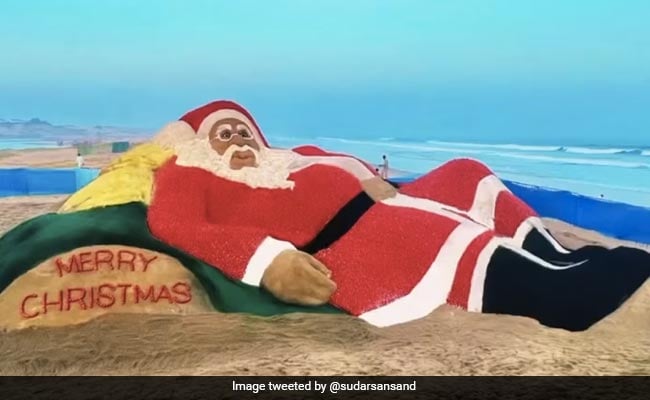Watch: Sudarsan Pattnaik Creates Giant 'Sand And Tomato' Santa Claus