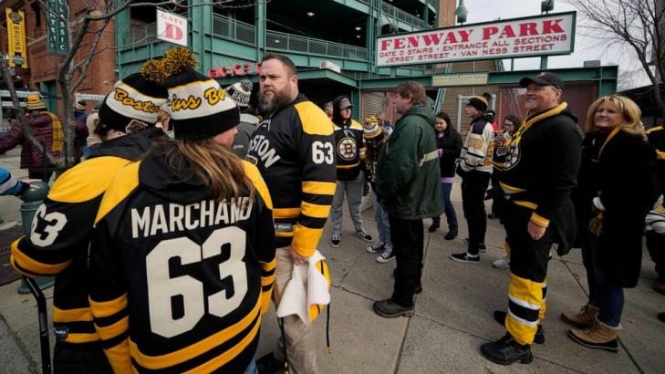 Fenway Park transforms for NHL's 14th annual Winter Classic