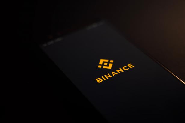 BNB Crashes 10% Amid Uncertainty Around Binance