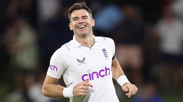 Late NZ wickets vindicate England declaration