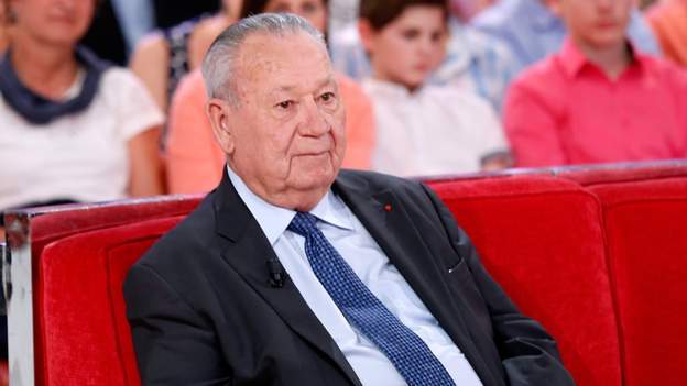 Just Fontaine: Former France striker and World Cup record holder dies aged 89