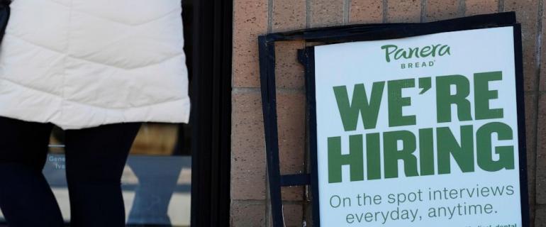 US jobless claims inch down as labor market remains tight