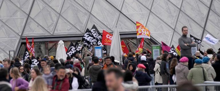 Louvre staff block entrances as part of pension protest