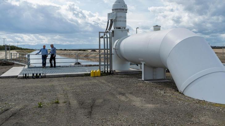 California farmers flood fields to boost groundwater basin