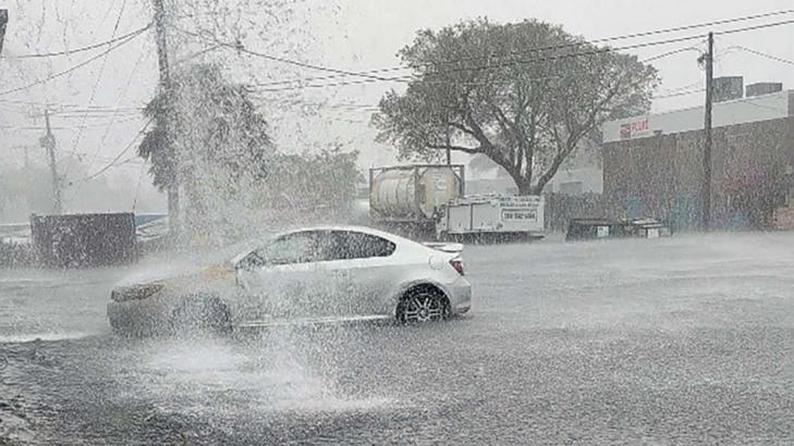 Torrential rain floods Fort Lauderdale, strands residents