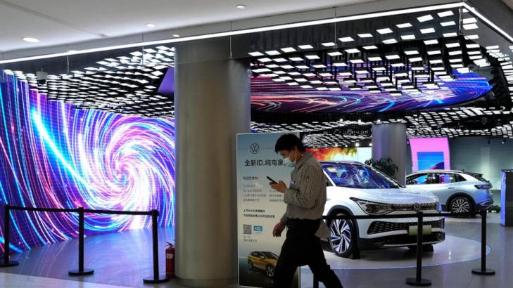 China auto show highlights intense electric car competition