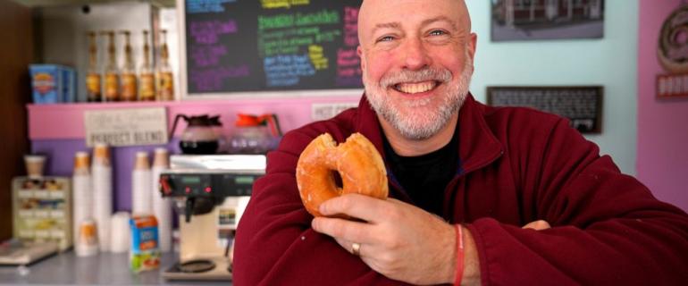 Donut painting sparks free speech debate for bakery, town