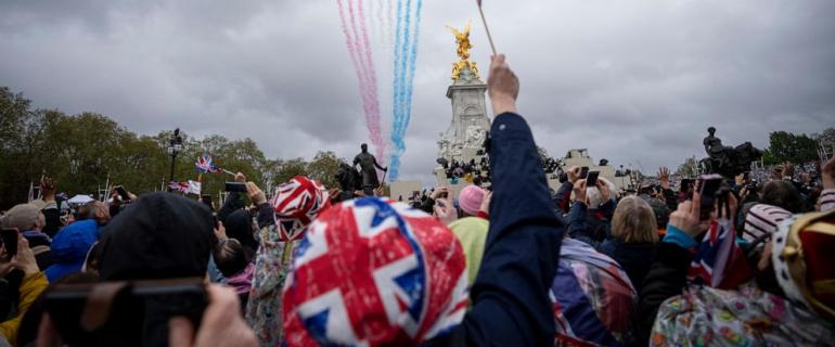 AP PHOTOS: Pageantry, rain herald King Charles' coronation
