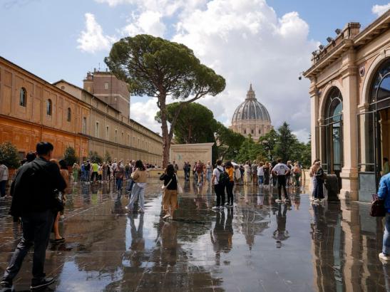 Vatican experts uncovering gilded glory of Hercules statue struck by lightning