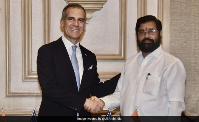 US Envoy Eric Garcetti Relishes Vada Pav Served By Eknath Shinde In Mumbai