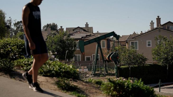 California lawmakers block bill allowing people to sue oil companies over health problems