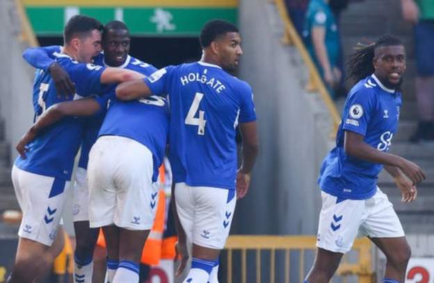 Wolverhampton Wanderers 1-1 Everton: Yerry Mina's 99th-minute equaliser rescues point for struggling Toffees