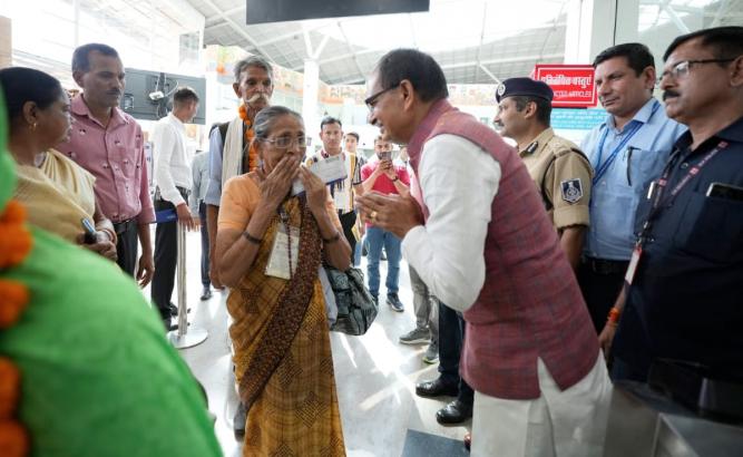 In A First, Madhya Pradesh Funds Senior Citizens' Pilgrimage Air Travel