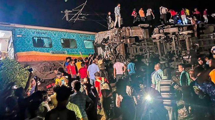 Indian crash leaves at least 200 dead as fatalities rise