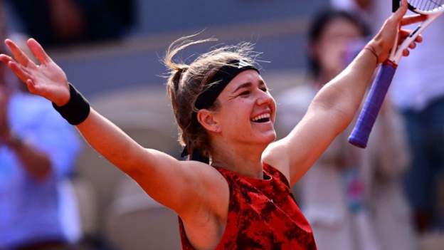 Muchova to face Swiatek after stunning Sabalenka