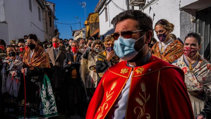 Spain calls an end to COVID-19 health crisis and obligatory use of masks in hospitals, pharmacies