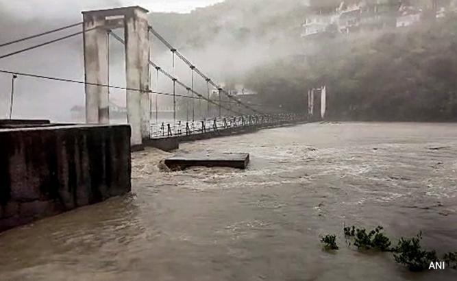 30 Dead, Over 500 Stranded As Himachal Pradesh Faces Rain Mayhem