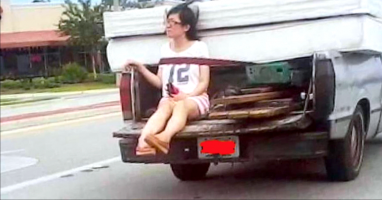 Bad drivers haul…sh*t LOADs of…STUPID (30 Photos)