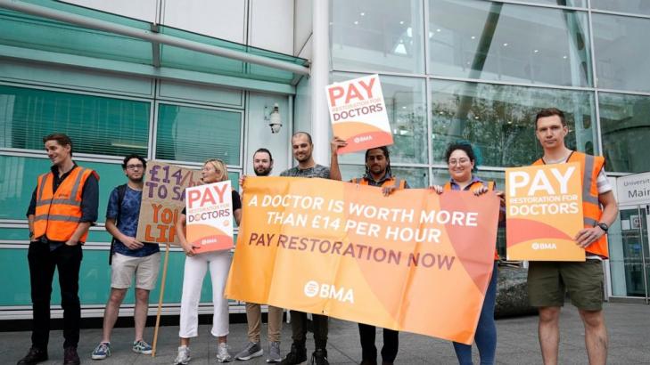 Doctors in England walk off job again as pay dispute with UK government shows no progress
